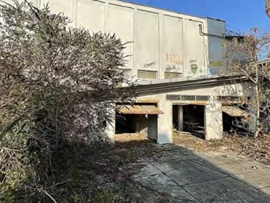 Immagine 9 di Capannone industriale in vendita  in Via Giuseppe Greppi a Casatenovo