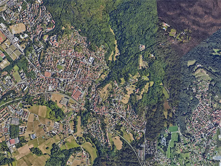 Immagine 1 di Magazzino in vendita  in Via Canturina a Como