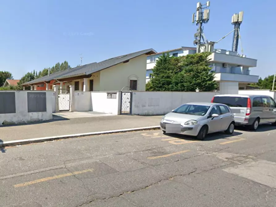 Immagine 7 di Garage in vendita  in Via Pietro Romani a Roma