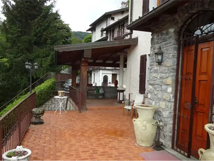 Immagine 5 di Casa bifamiliare in vendita  in Via Monte San Primo  a Sormano