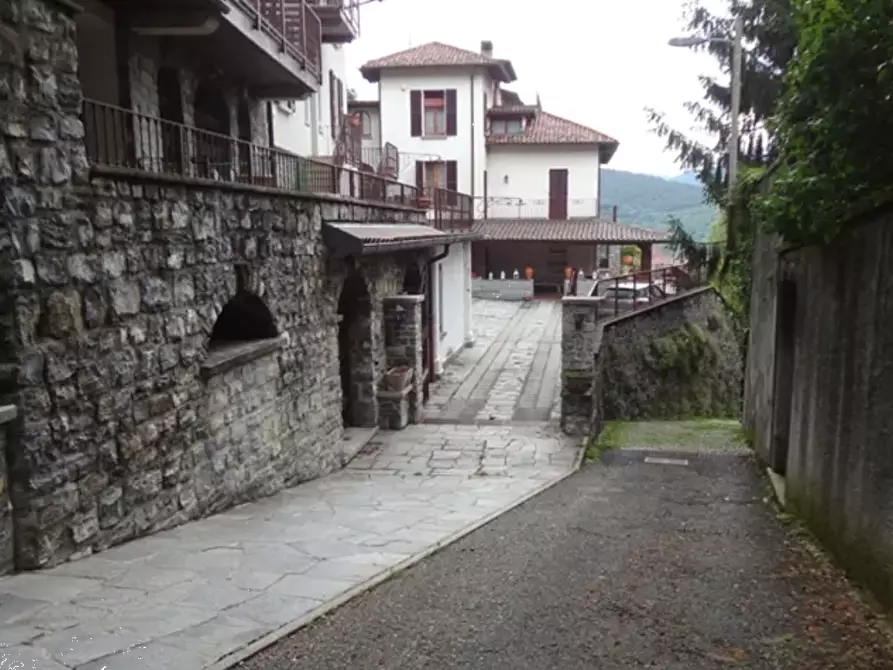 Immagine 7 di Casa bifamiliare in vendita  in Via Monte San Primo  a Sormano