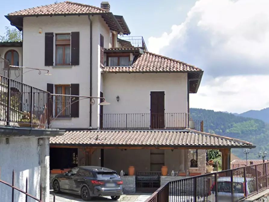 Immagine 9 di Casa bifamiliare in vendita  in Via Monte San Primo  a Sormano