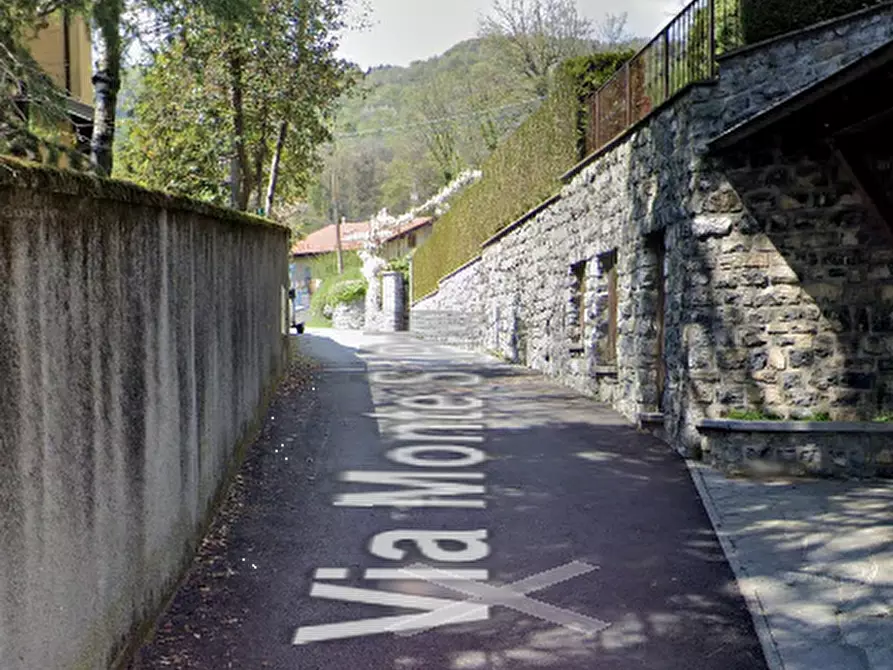 Immagine 15 di Casa bifamiliare in vendita  in Via Monte San Primo  a Sormano