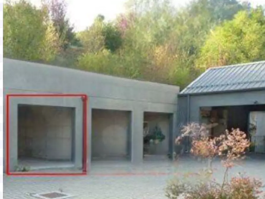 Immagine 1 di Garage in vendita  in Strada Gherzi a Canelli