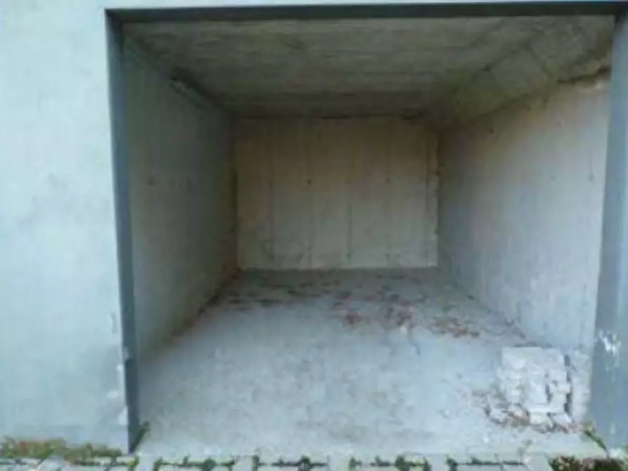 Immagine 2 di Garage in vendita  in Strada Gherzi a Canelli