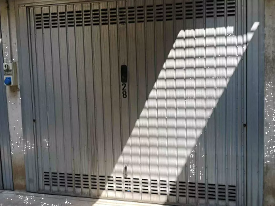 Immagine 1 di Garage in vendita  in Via Piero Calamandrei a Cologno Monzese