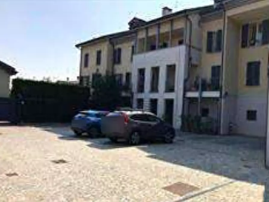 Immagine 2 di Posto auto in vendita  in Via Maria Montessori a Vaprio D'adda