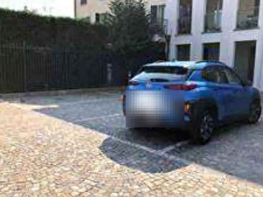 Immagine 1 di Posto auto in vendita  in Via Maria Montessori a Vaprio D'adda
