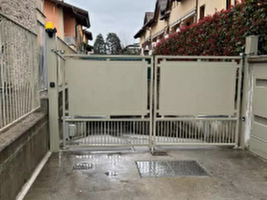 Immagine 2 di Garage in vendita  in Via Vimercate a Ornago