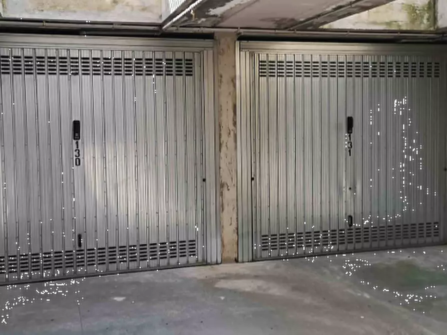 Immagine 1 di Garage in vendita  in Via Piero Calamandrei a Cologno Monzese