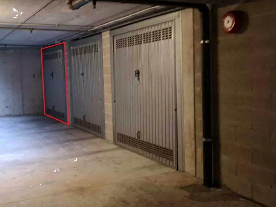 Immagine 1 di Garage in vendita  in Via Piero Calamandrei a Cologno Monzese