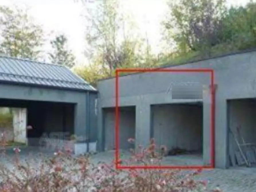 Immagine 1 di Garage in vendita  in Strada Gherzi a Canelli