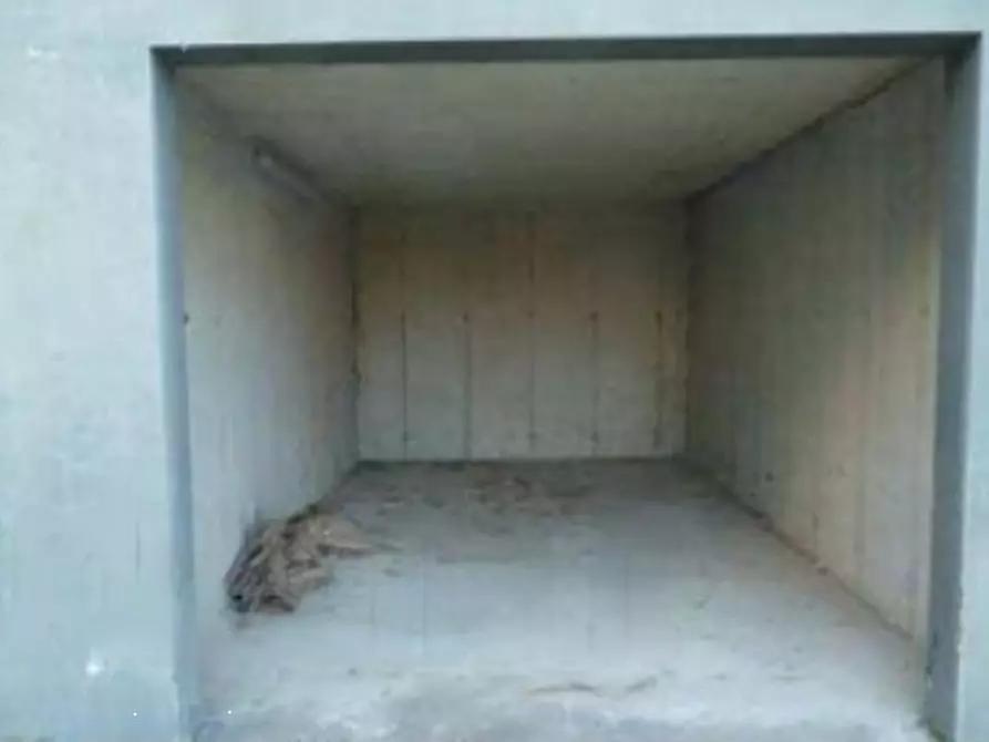 Immagine 2 di Garage in vendita  in Strada Gherzi a Canelli