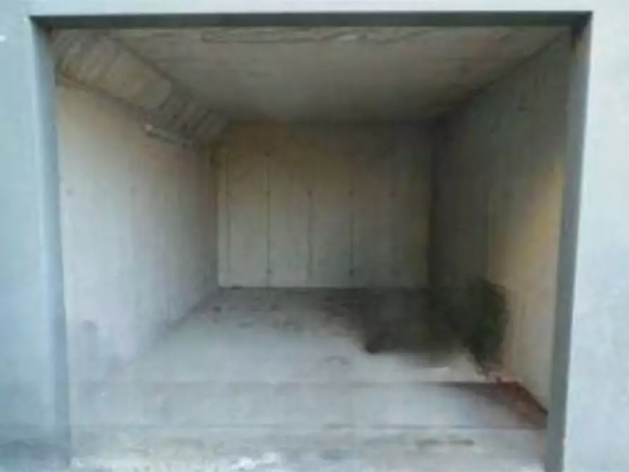 Immagine 2 di Garage in vendita  in Strada Gherzi a Canelli