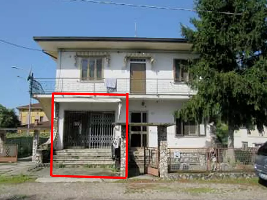 Immagine 1 di Negozio in vendita  in Via Papa Giovanni XXIII a Suzzara