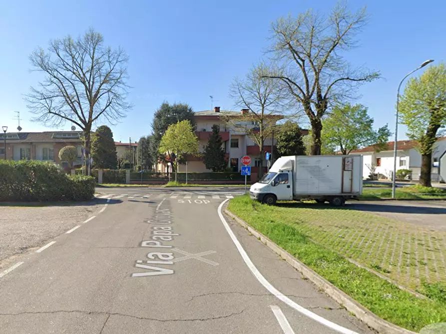 Immagine 17 di Negozio in vendita  in Via Papa Giovanni XXIII a Suzzara