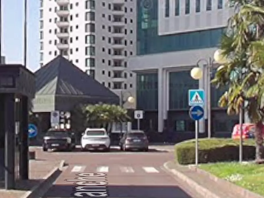 Immagine 28 di Ufficio in vendita  in Via Torri Bianche a Vimercate