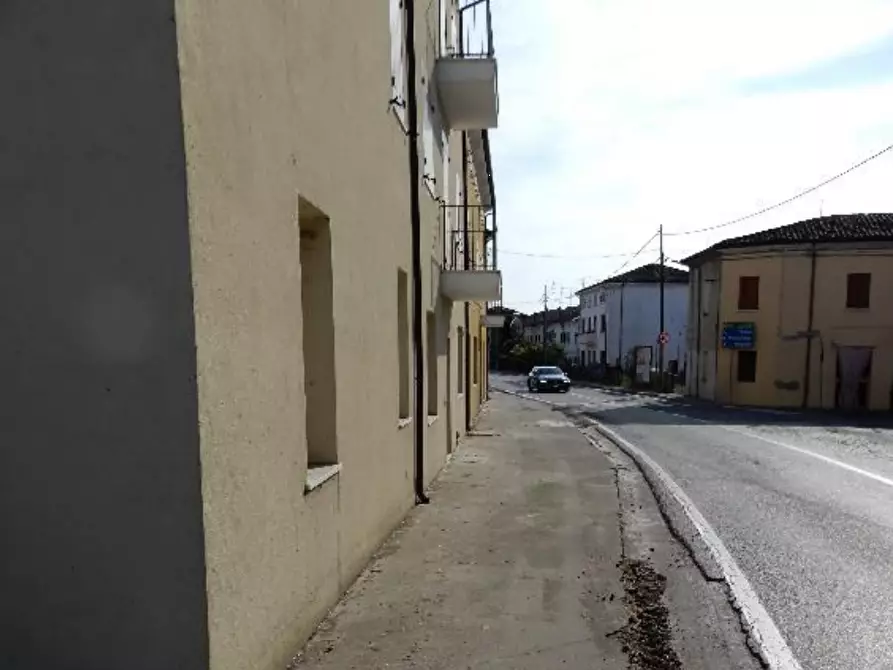 Immagine 7 di Appartamento in vendita  in Piazza Cesare Battisti a Moglia