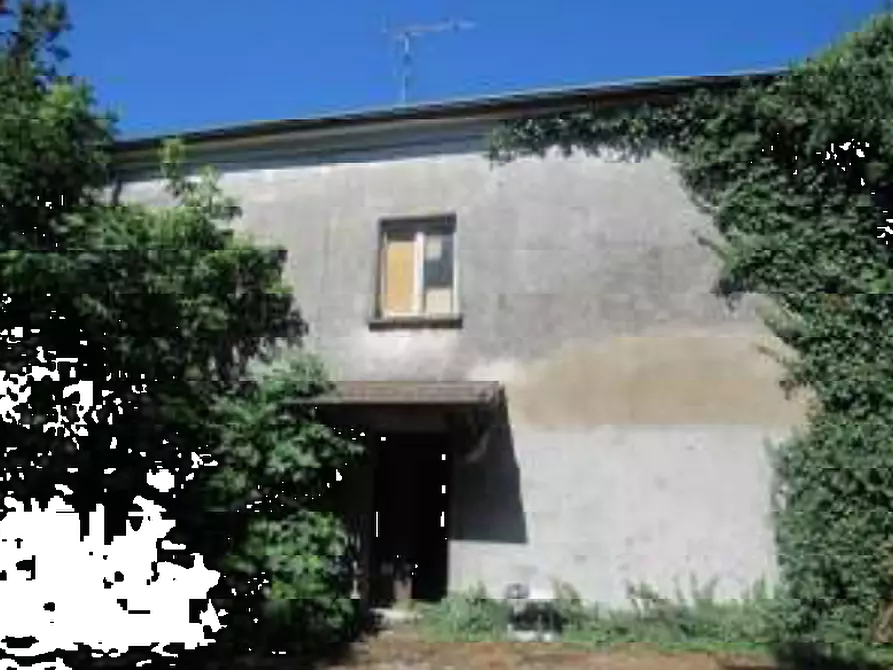 Immagine 1 di Villa in vendita  in Via Gabbianella a Quistello