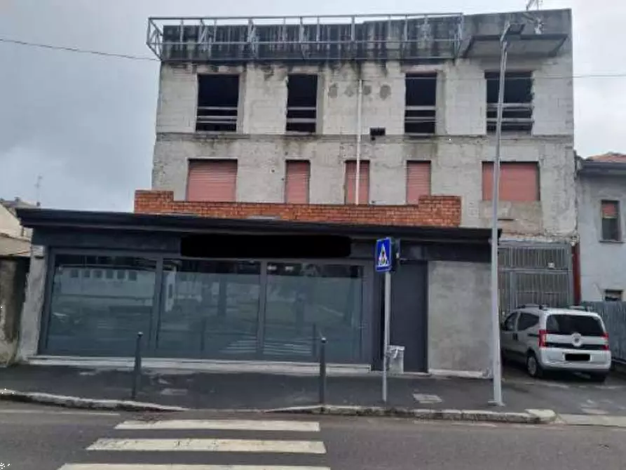 Immagine 1 di Negozio in vendita  in Via Dante Alighieri  a Cinisello Balsamo