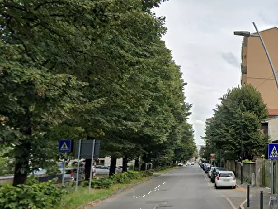 Immagine 2 di Negozio in vendita  in Via Dante Alighieri  a Cinisello Balsamo