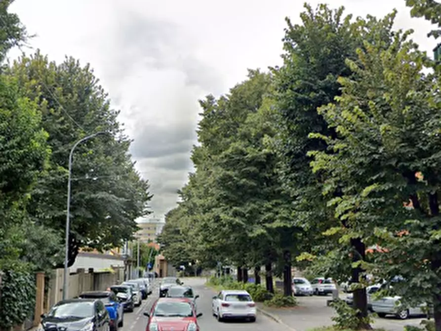 Immagine 3 di Negozio in vendita  in Via Dante Alighieri  a Cinisello Balsamo