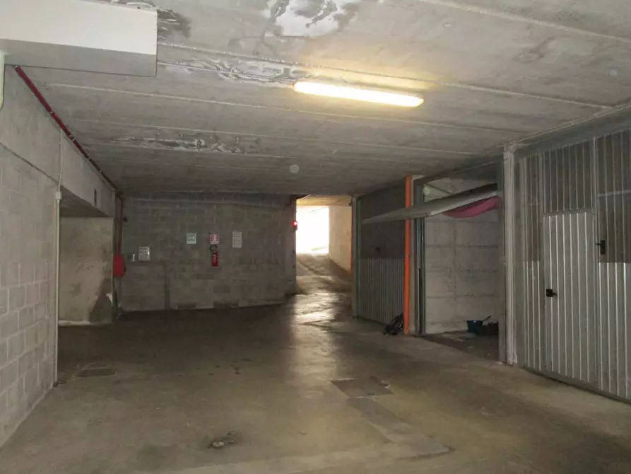 Immagine 1 di Garage in vendita  in Via R. Ardigò a Monza