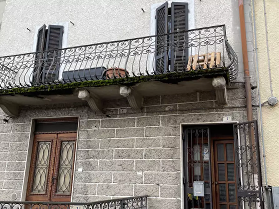 Immagine 1 di Appartamento in vendita  in Piazza Mazzoleni a Sant'omobono Imagna