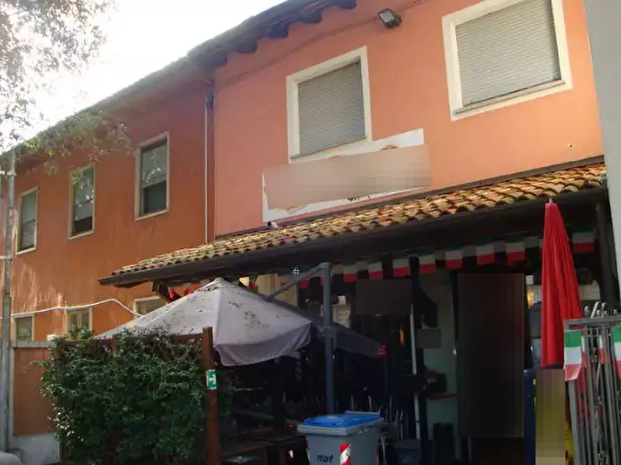 Immagine 1 di Negozio in vendita  in Via Enrico Fruch a Udine