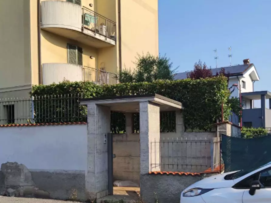 Immagine 2 di Appartamento in vendita  in Via Carso a Romano Di Lombardia