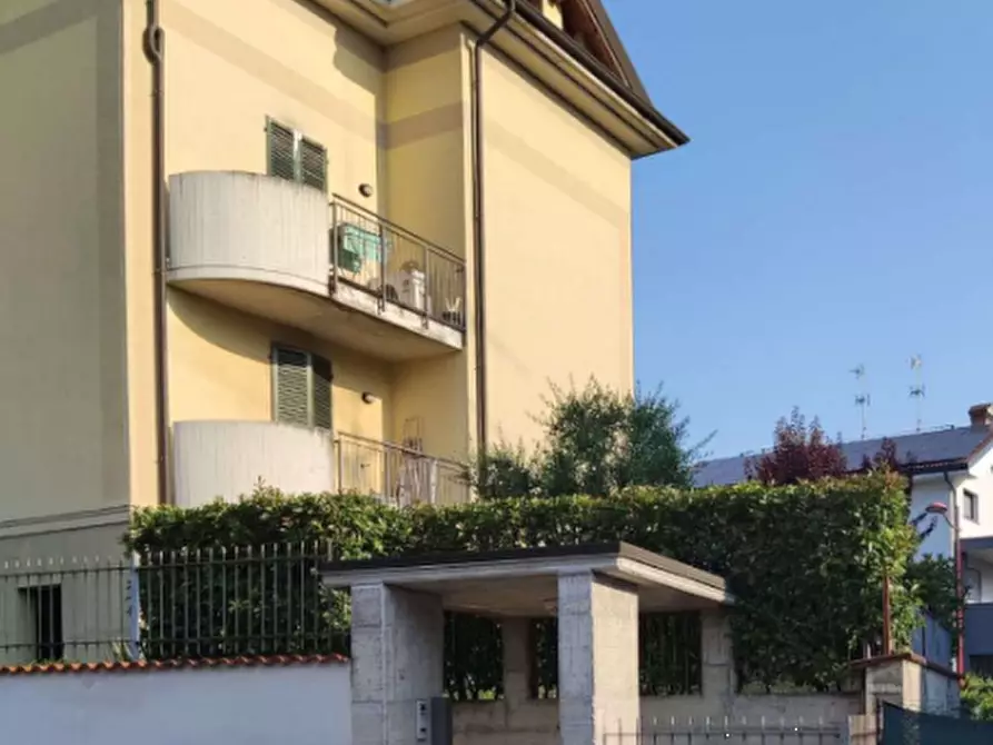 Immagine 3 di Appartamento in vendita  in Via Carso a Romano Di Lombardia