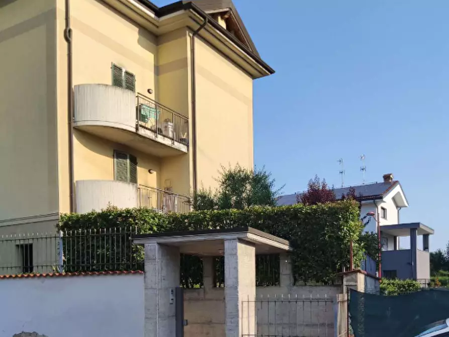 Immagine 1 di Appartamento in vendita  in Via Carso a Romano Di Lombardia