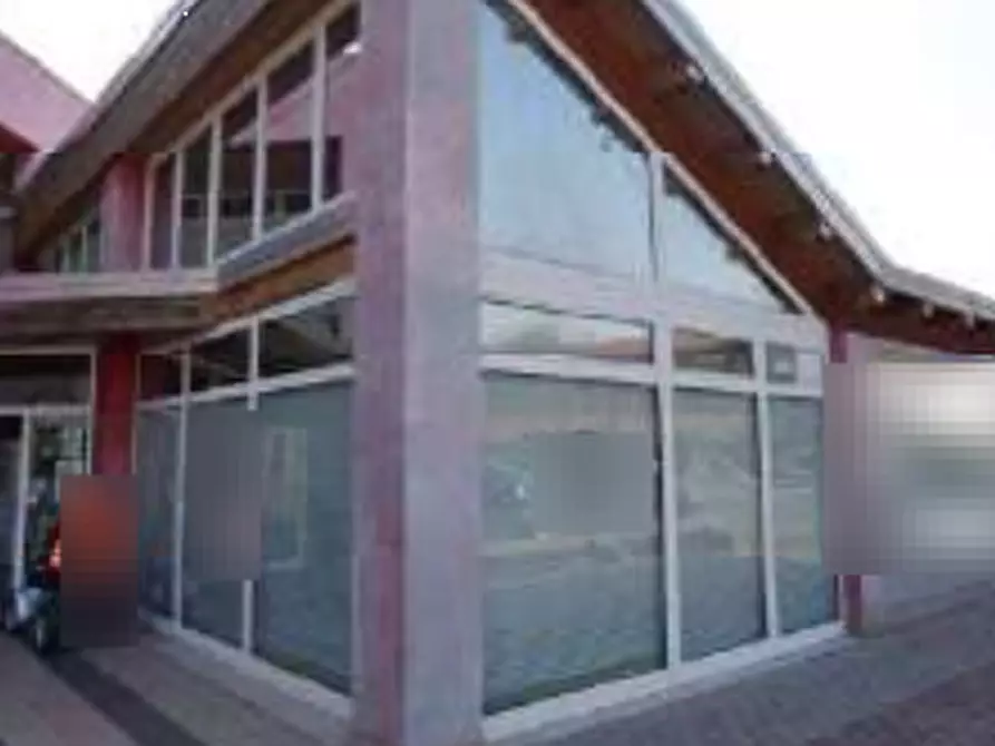 Immagine 5 di Negozio in vendita  in Via Francois Mitterrand  a Suzzara