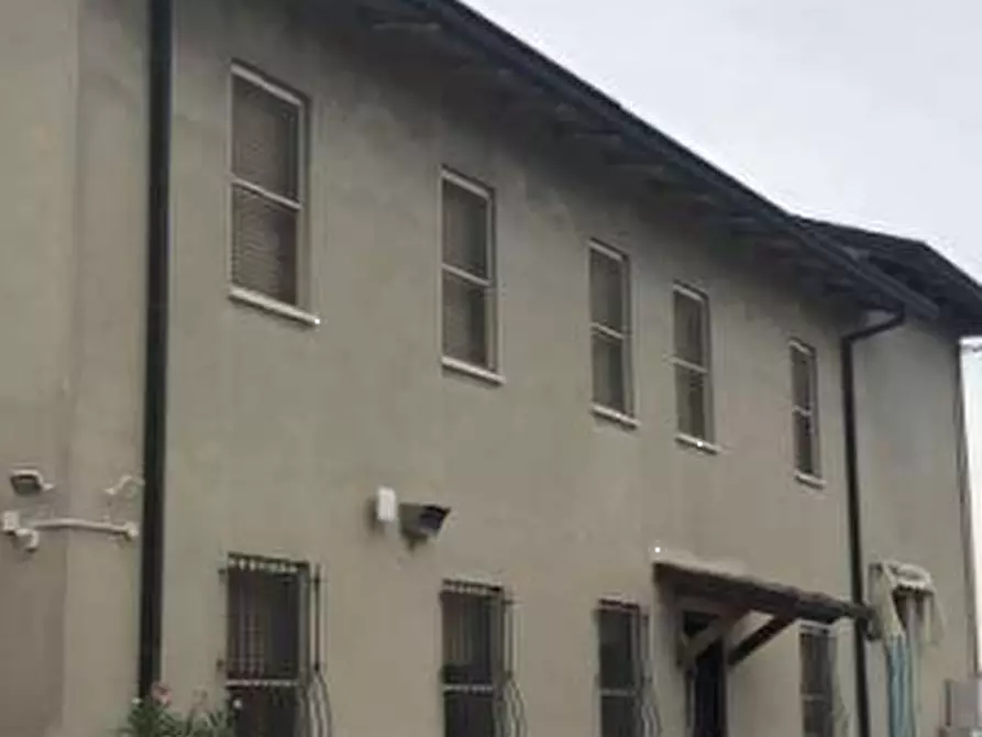 Immagine 3 di Stabile in vendita  in Via Taverna a Ravenna