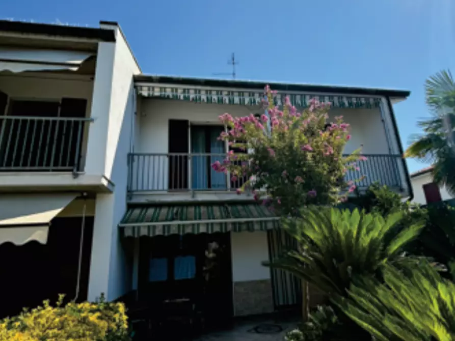 Immagine 2 di Casa bifamiliare in vendita  in Via Codarondine a Ravenna