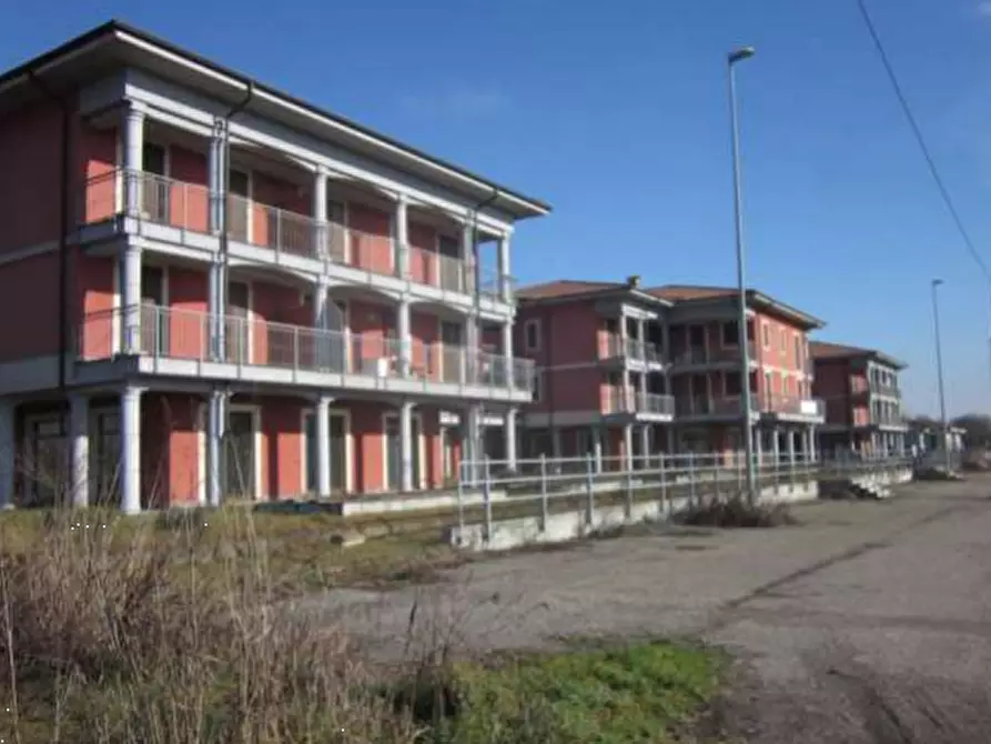 Immagine 4 di Stabile in vendita  in Via Ugo Foscolo a Bornasco