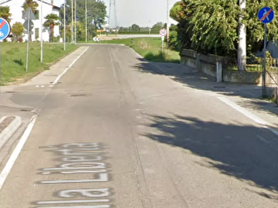 Immagine 9 di Negozio in vendita  in Via della libertà a Russi