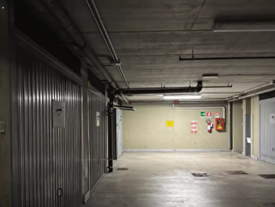 Immagine 1 di Garage in vendita  in Via Francesco Filelfo a Milano