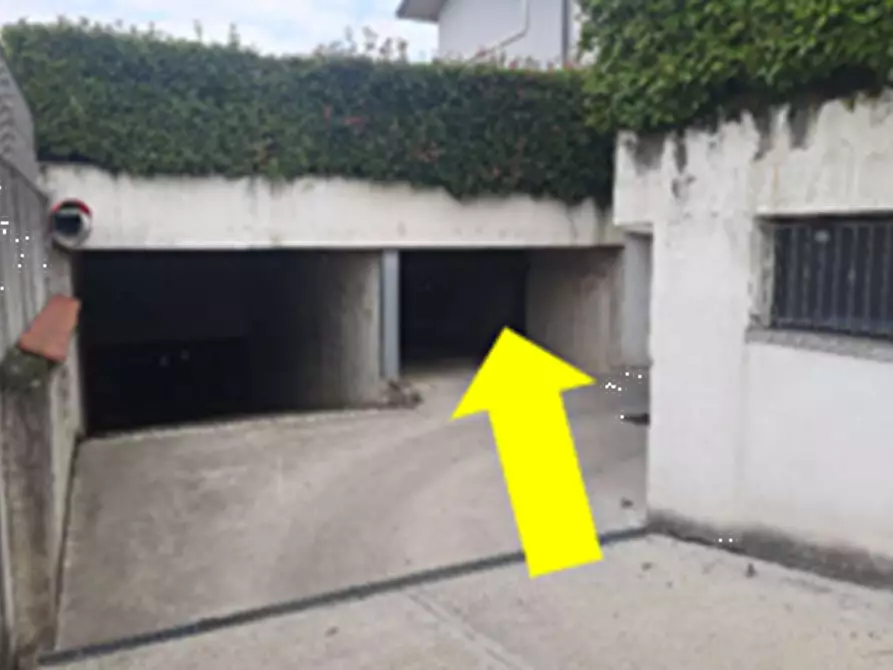 Immagine 2 di Garage in vendita  in Via Alessandro Volta a Cassano D'adda