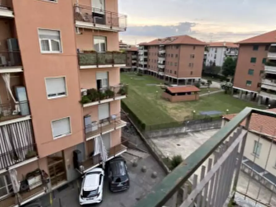 Immagine 13 di Appartamento in vendita  in Piazza Papa Giovanni XXIII a Senago