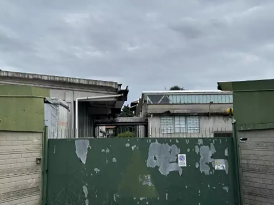 Immagine 3 di Capannone industriale in vendita  in Via Alessandro Volta a Vertemate Con Minoprio
