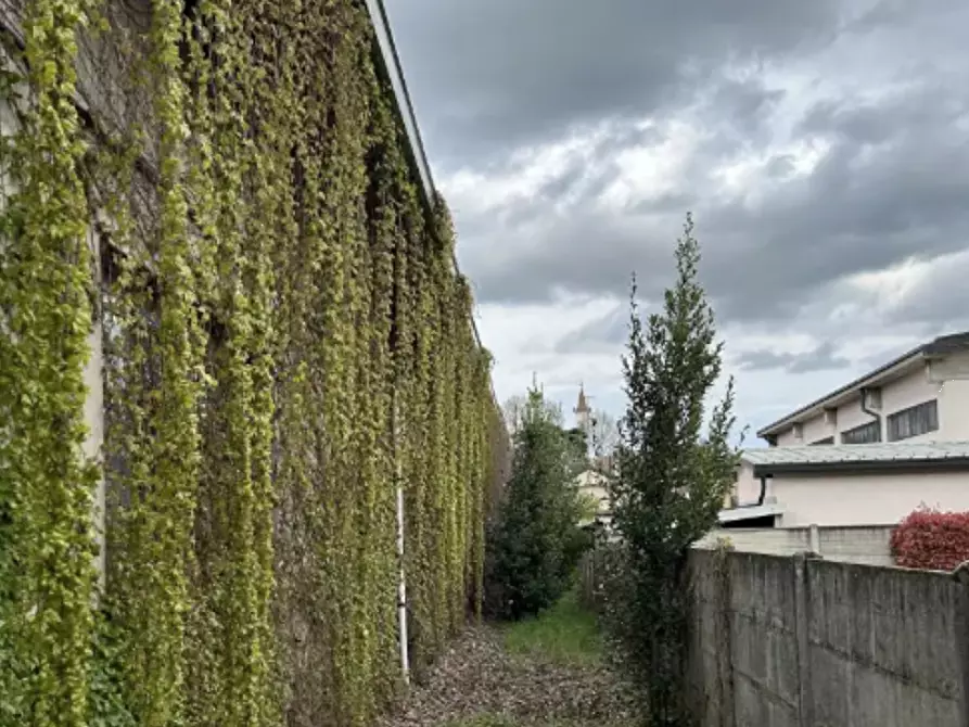 Immagine 10 di Capannone industriale in vendita  in Via Alessandro Volta a Vertemate Con Minoprio