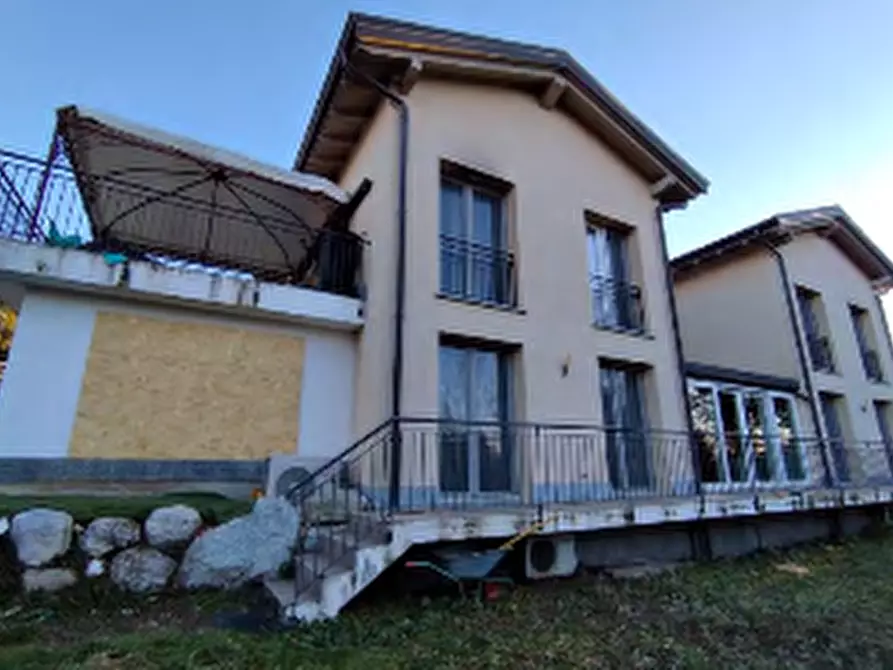 Immagine 3 di Villa in vendita  in Via Isonzo a Barasso