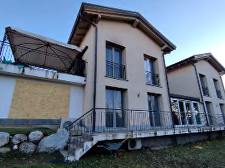 Immagine 10 di Villa in vendita  in Via Isonzo a Barasso