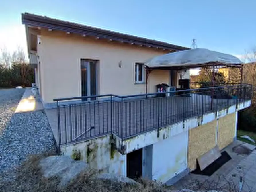 Immagine 11 di Villa in vendita  in Via Isonzo a Barasso