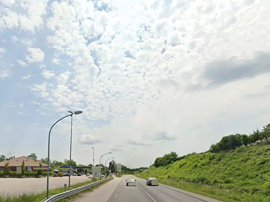 Immagine 8 di Negozio in vendita  in Via Feltrina a Pederobba