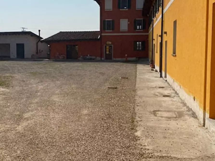 Immagine 3 di Stabile in vendita  in Strada di Sopra  a Vigevano