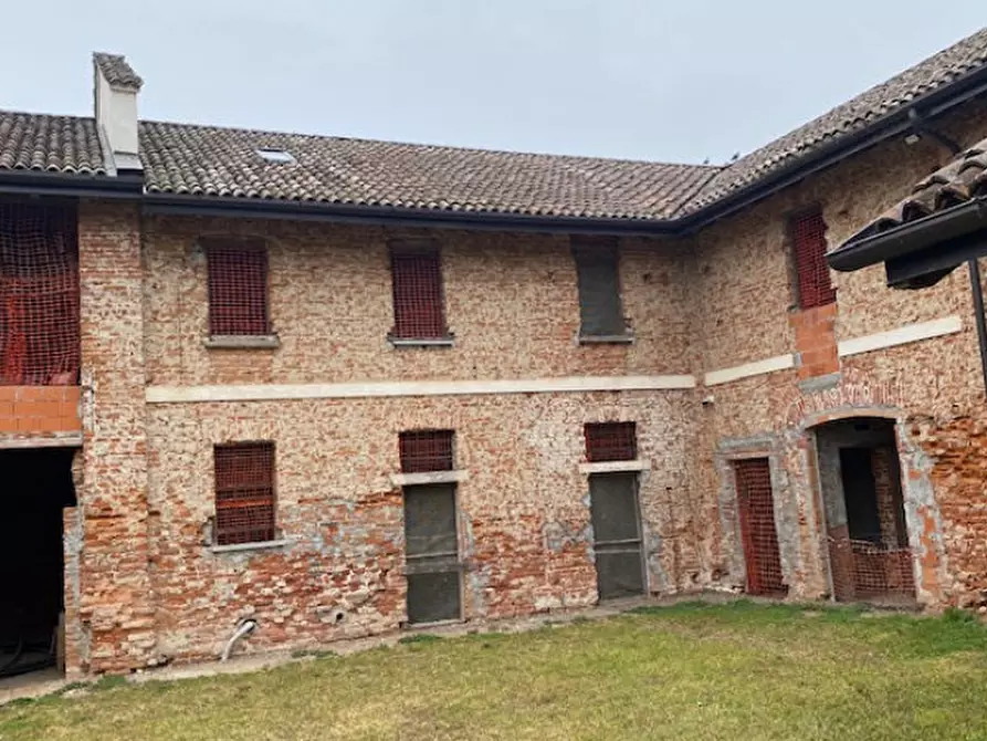 Immagine 5 di Stabile in vendita  in Strada di Sopra  a Vigevano