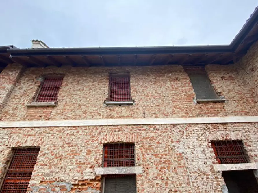 Immagine 11 di Stabile in vendita  in Strada di Sopra  a Vigevano
