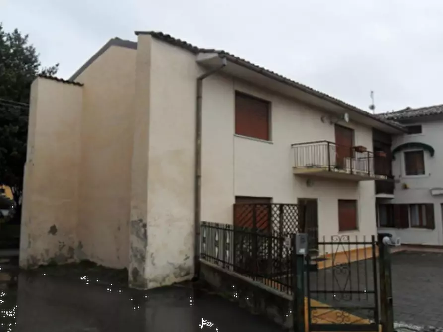 Immagine 2 di Porzione di casa in vendita  in Via Frassinelli  a Vittorio Veneto